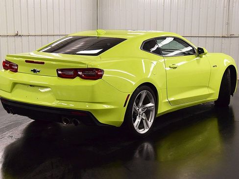 Used 2021 Chevrolet Camaro LT w/ Technology Package image 7