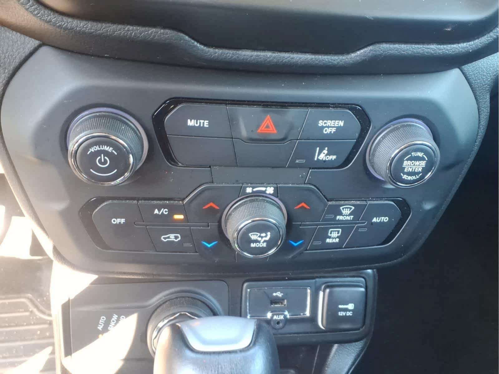Used 2023 Jeep Renegade Latitude AWD/4WD image 21