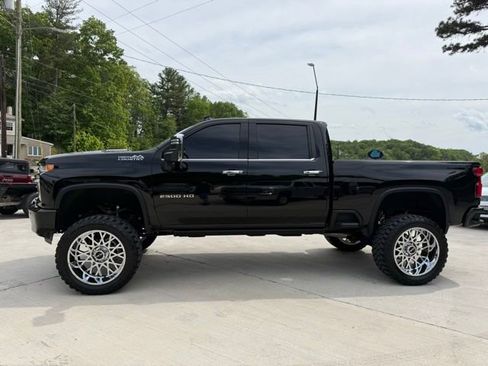 Used 2022 Chevrolet Silverado 2500 High Country w/ LPO, Hitch Package AWD/4WD image 9