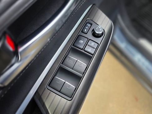 Used 2022 Toyota Venza Limited w/ Advanced Technology Package image 21