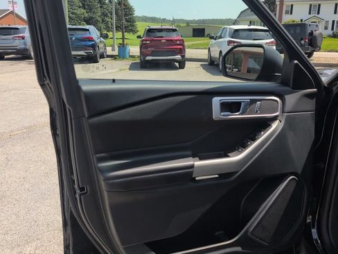 Used 2020 Ford Explorer XLT AWD/4WD image 19