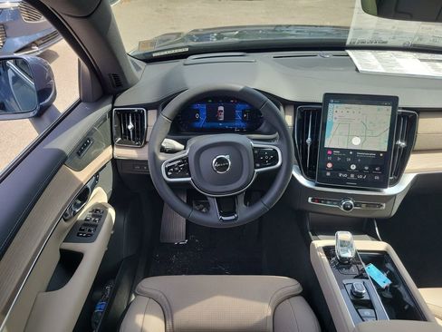 New 2026 Volvo XC90 T8 Ultra w/ Protection Package Premier AWD/4WD image 7