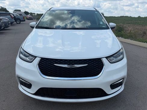 Used 2023 Chrysler Pacifica Touring-L FWD image 23