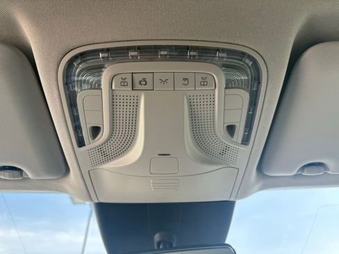 Used 2019 Mercedes-Benz Metris Passenger image 19
