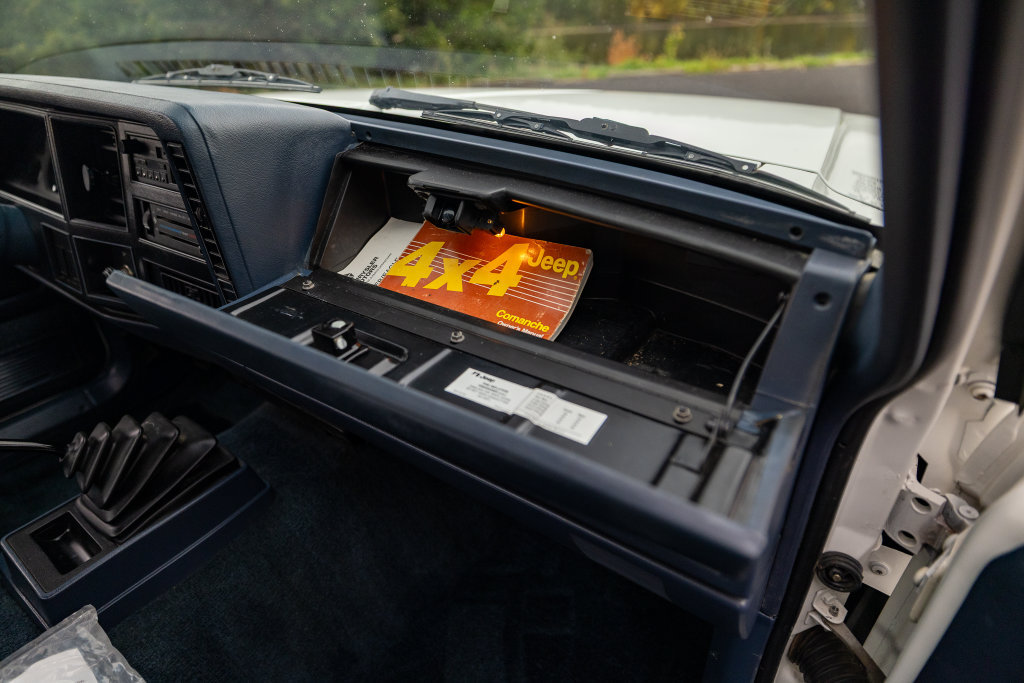 Used 1988 Jeep Comanche Pioneer AWD/4WD image 5