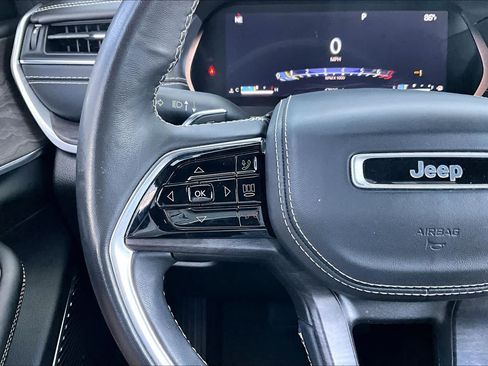 Used 2022 Jeep Grand Cherokee Overland AWD/4WD image 24