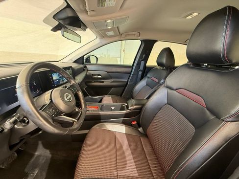 Used 2025 Nissan Kicks SR FWD image 14
