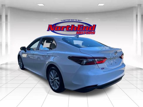 Used 2024 Toyota Camry LE FWD image 5