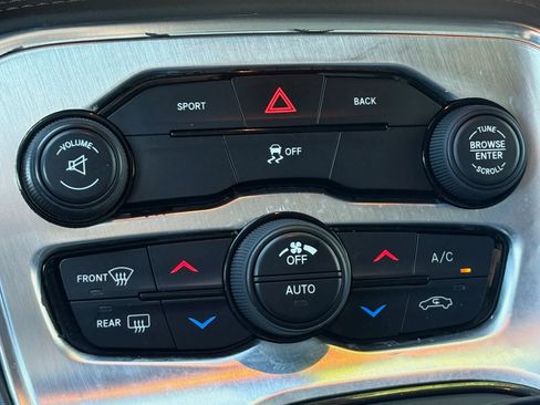 Used 2016 Dodge Challenger SXT image 19