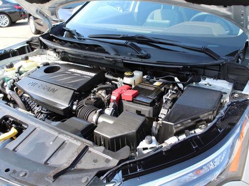 Used 2023 Nissan Rogue SV image 11