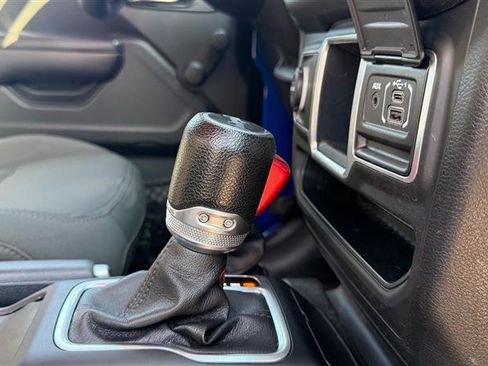 Used 2018 Jeep Wrangler Sport image 35