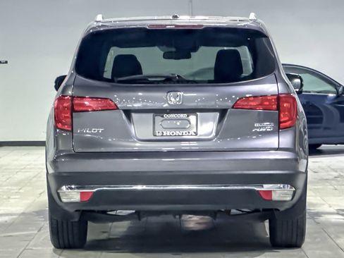 Used 2017 Honda Pilot Touring image 9