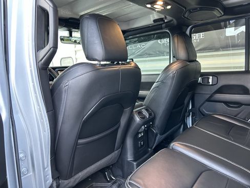 Used 2022 Jeep Wrangler Unlimited Sahara w/ Cold Weather Group image 14