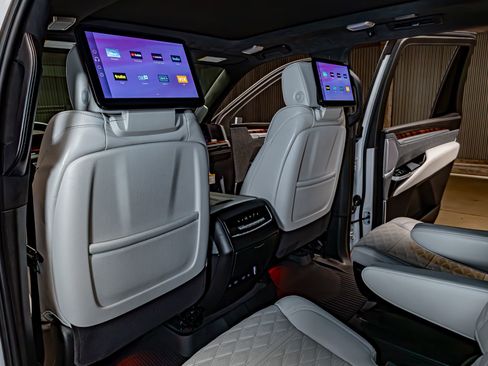 Used 2026 Cadillac Escalade Platinum Sport w/ LPO, Floor Liner Package image 22