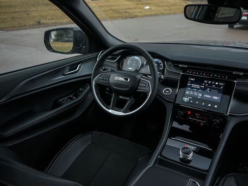 New 2025 Jeep Grand Cherokee L Altitude AWD/4WD image 16