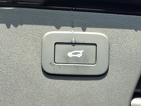Used 2024 Jaguar E-PACE R-Dynamic SE AWD/4WD image 19