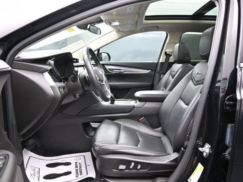 Used 2018 Cadillac XT5 Premium Luxury w/ Driver Assist Package AWD/4WD image 9