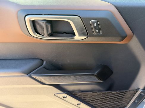 Used 2024 Ford Bronco Outer Banks AWD/4WD image 9