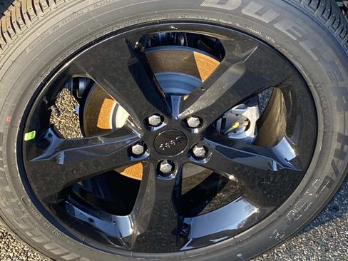 New 2025 Jeep Grand Cherokee Laredo image 3