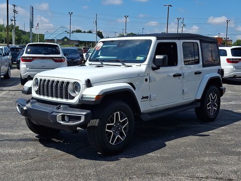 Used 2025 Jeep Wrangler Unlimited Sahara w/ Safety Group AWD/4WD image 7