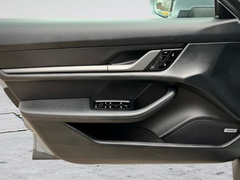 Used 2020 Porsche Taycan 4S image 38