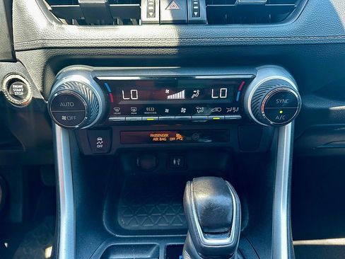 Used 2019 Toyota RAV4 XLE Premium FWD image 22