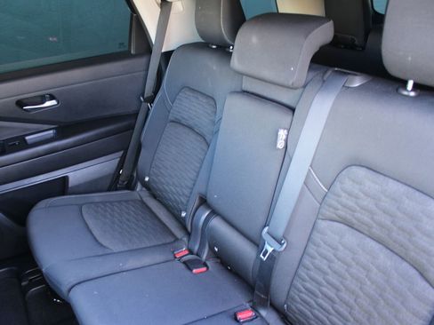 Used 2022 Nissan Pathfinder SV image 15