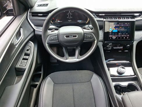 New 2025 Jeep Grand Cherokee L Altitude image 7