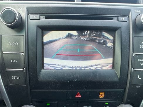 Used 2016 Toyota Camry SE image 11