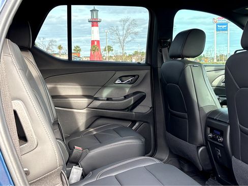 Used 2023 Chevrolet Traverse LT image 12
