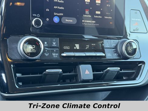 Used 2023 Toyota Highlander L image 9