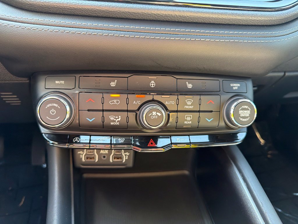 Used 2024 Dodge Durango SXT w/ SXT Blacktop Group RWD image 22