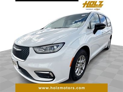 Used 2024 Chrysler Pacifica Touring-L