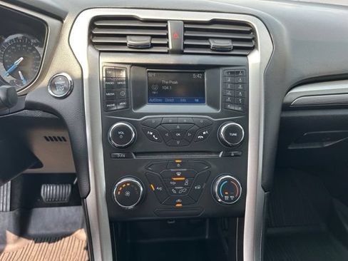 Used 2018 Ford Fusion SE FWD image 13