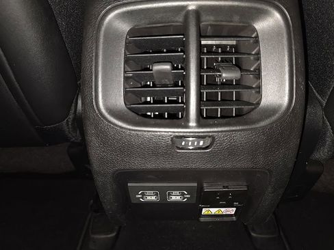 Used 2021 Jeep Cherokee Limited image 34