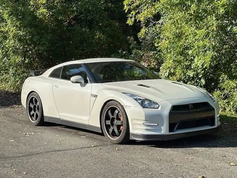 Used 2014 Nissan GT-R Black Edition image 12