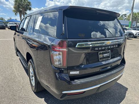 Used 2024 Chevrolet Suburban LT RWD image 13