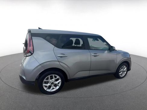 Used 2025 Kia Soul LX w/ LX Technology Package FWD image 14