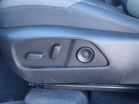 Used 2025 Chevrolet Equinox LT w/ Convenience Package II image 9