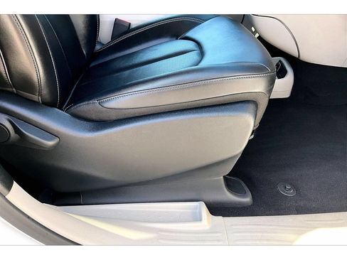 Certified 2024 Chrysler Pacifica Touring-L FWD image 51