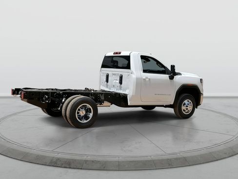 New 2026 GMC Sierra 3500 SLE w/ SLE Convenience Package RWD image 8
