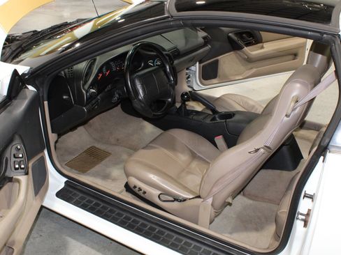 Used 1996 Chevrolet Camaro Z28 RWD image 6