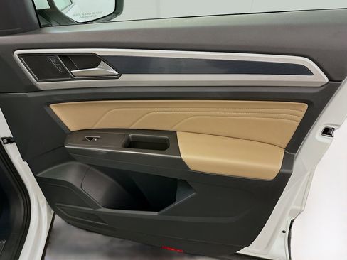 Used 2022 Volkswagen Atlas Cross Sport SE image 33