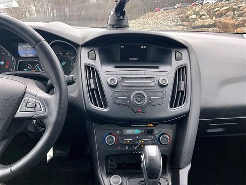 Used 2016 Ford Focus SE image 25
