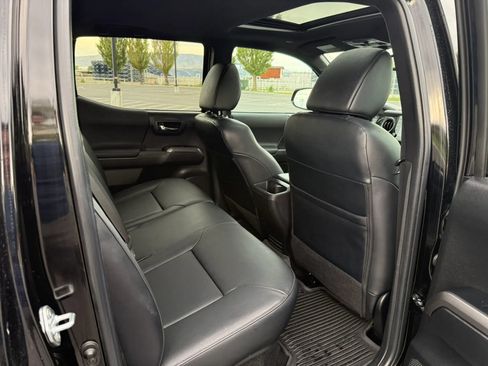 Used 2023 Toyota Tacoma TRD Off-Road w/ TRD Premium Off Road Package AWD/4WD image 23