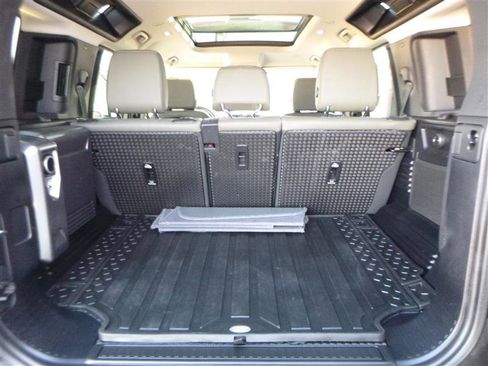 Used 2022 Land Rover Defender 110 SE image 26