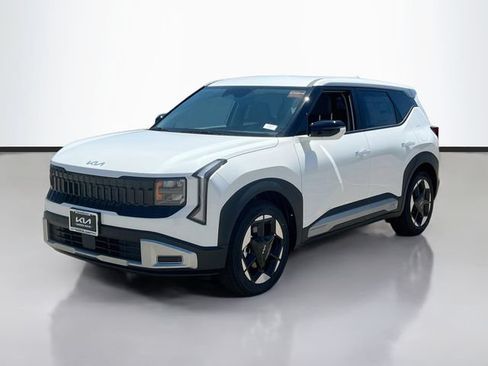 New 2027 Kia Seltos S FWD image 3