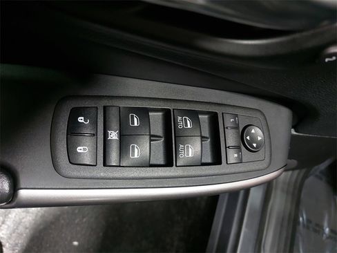 Used 2022 Jeep Cherokee Limited w/ Sun & Sound Group image 54