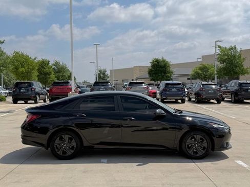 Used 2022 Hyundai Elantra Blue FWD image 5
