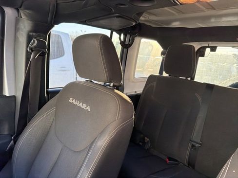 Used 2018 Jeep Wrangler Unlimited Sahara image 45